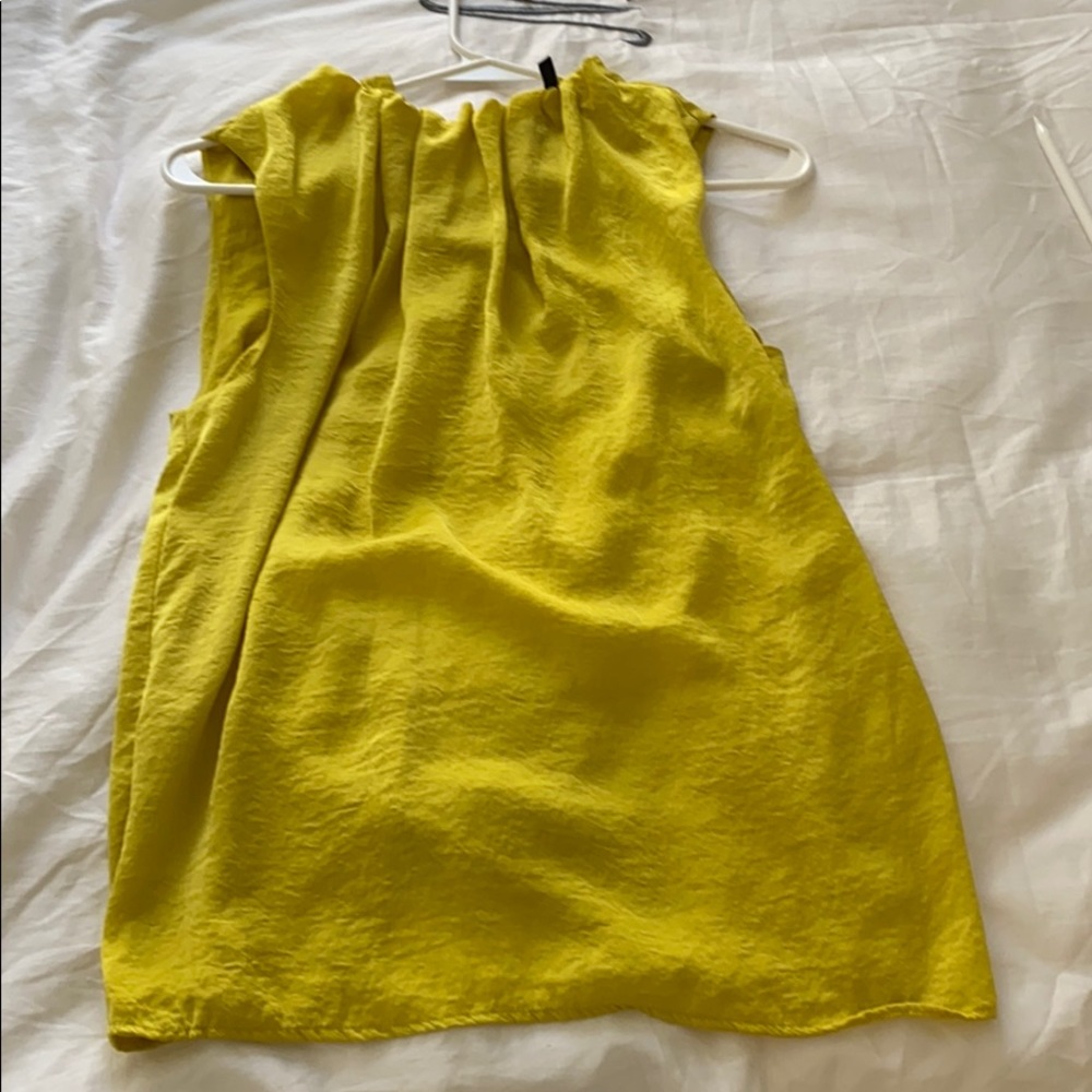 Shirt with back buttons